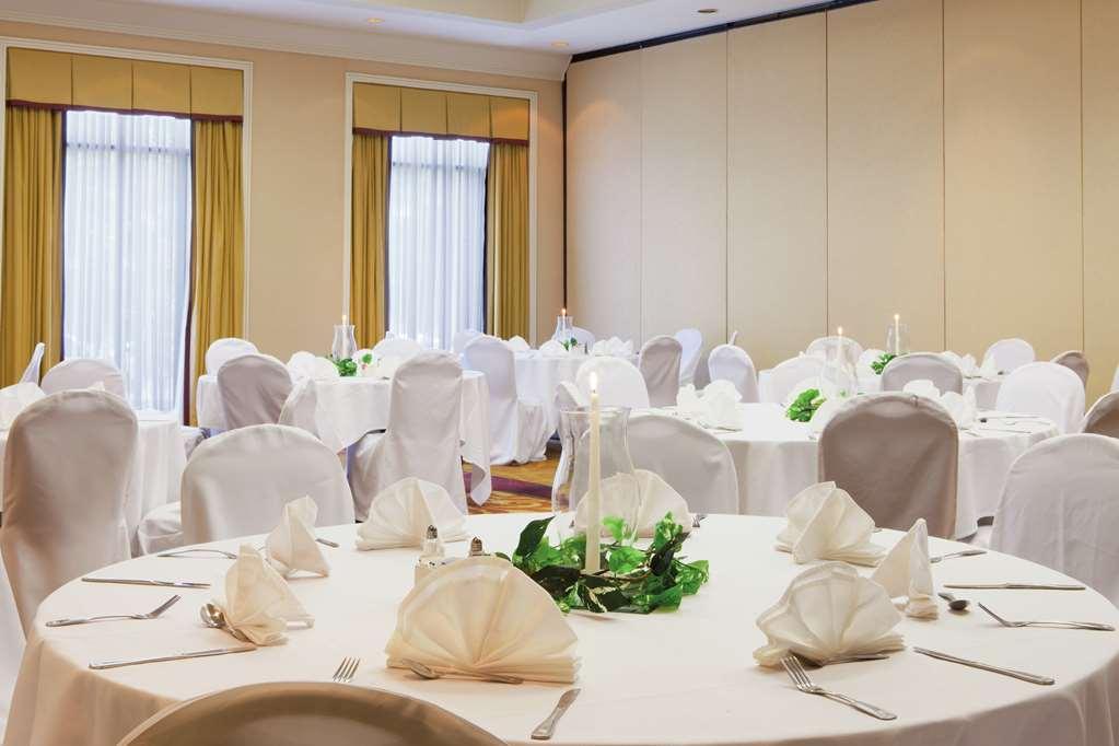 Готель Doubletree By Hilton Atlanta Airport College Park Ресторан фото
