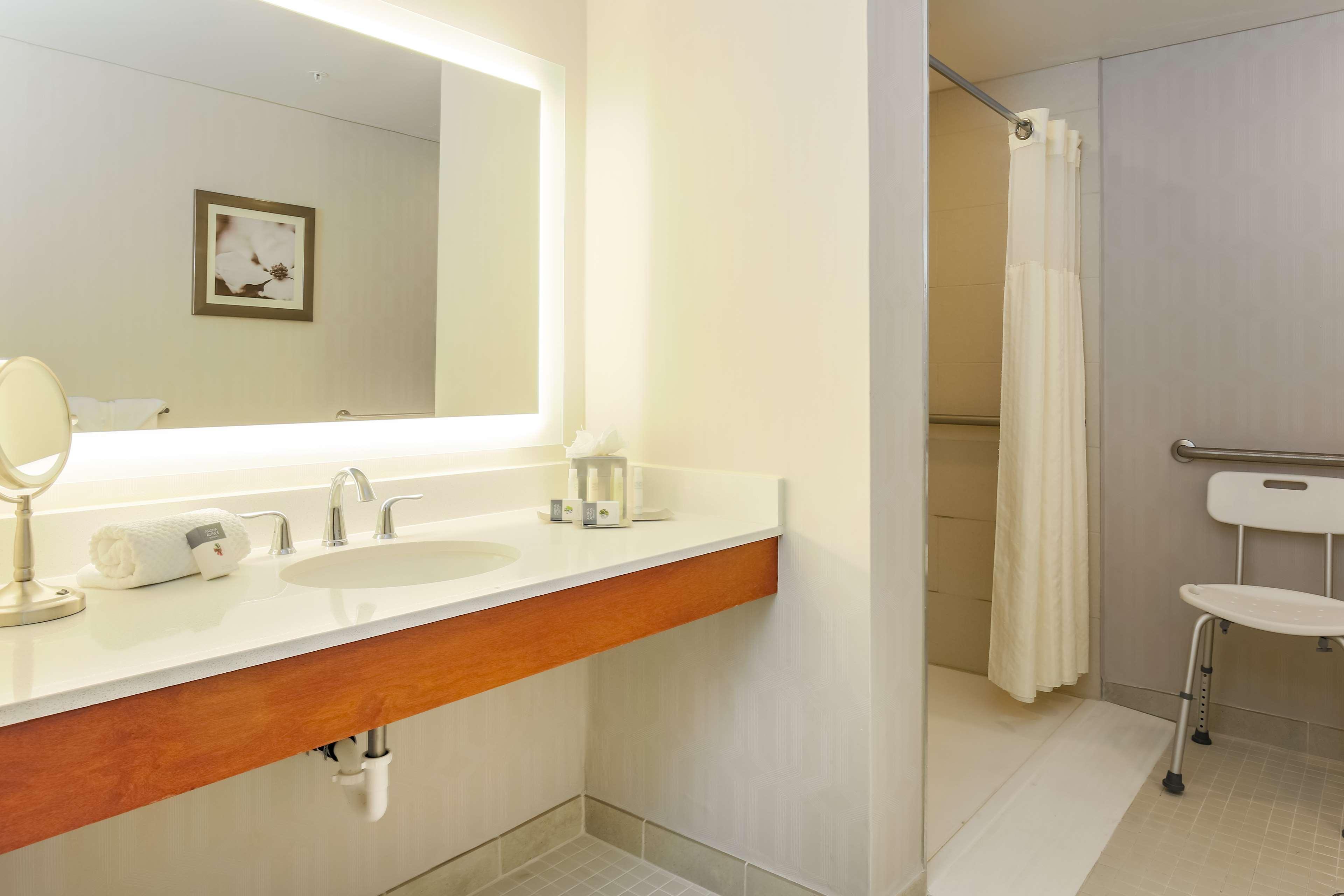 Готель Doubletree By Hilton Atlanta Airport College Park Екстер'єр фото
