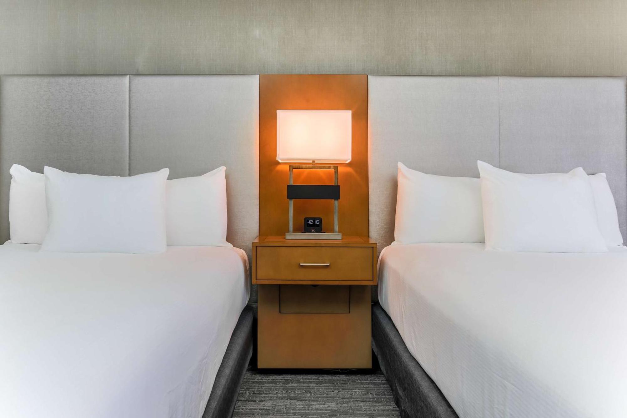 Готель Doubletree By Hilton Atlanta Airport College Park Екстер'єр фото