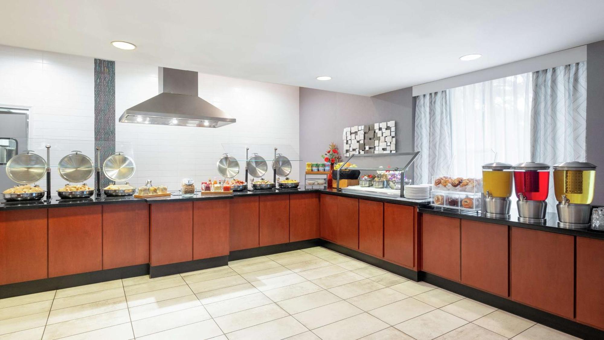 Готель Doubletree By Hilton Atlanta Airport College Park Екстер'єр фото