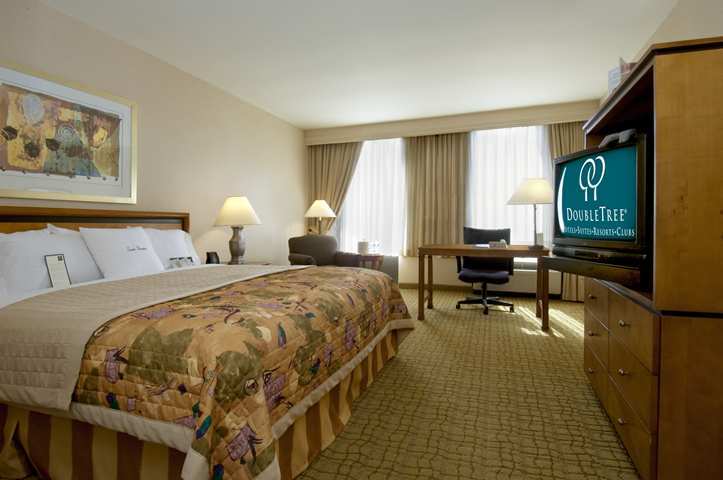 Готель Doubletree By Hilton Atlanta Airport College Park Номер фото