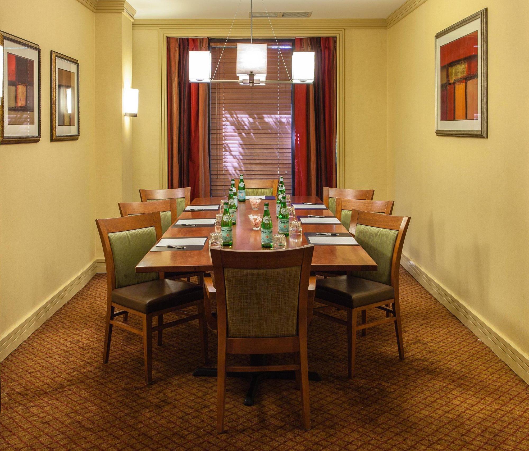 Готель Doubletree By Hilton Atlanta Airport College Park Екстер'єр фото