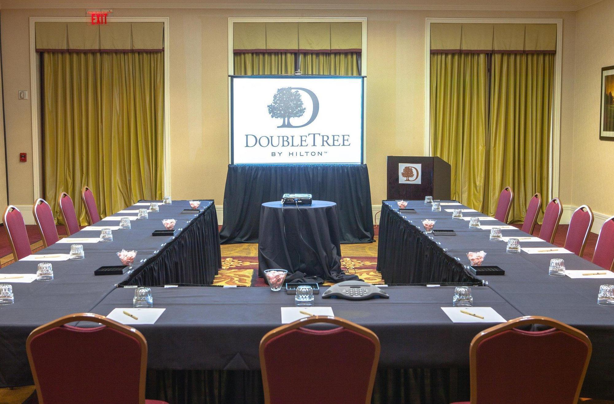 Готель Doubletree By Hilton Atlanta Airport College Park Екстер'єр фото